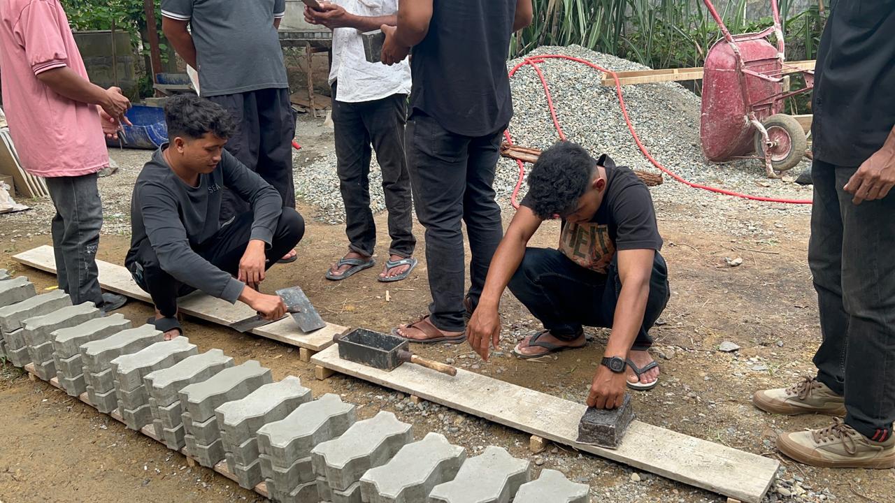 paving-block-limbah-kaca-pengganti-pasir